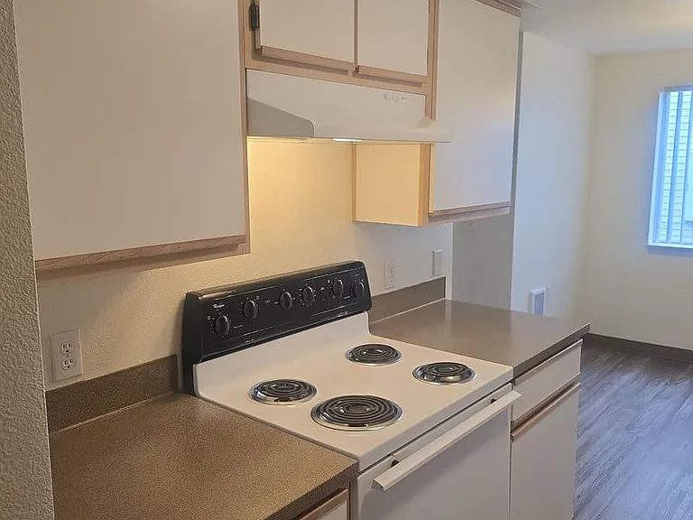 Winfou06-Columbia Village Apartments — Photo 19