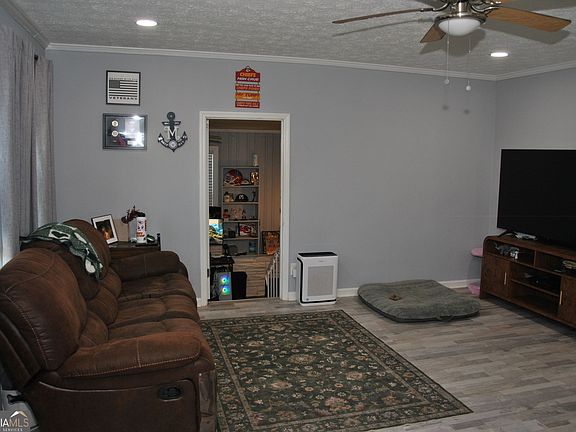 5th image of 579 Lynmore Ave
