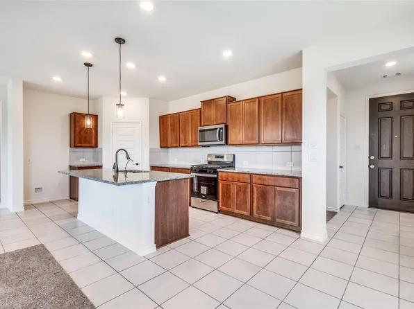 917 Waggoner Dr, Aubrey, TX 76227