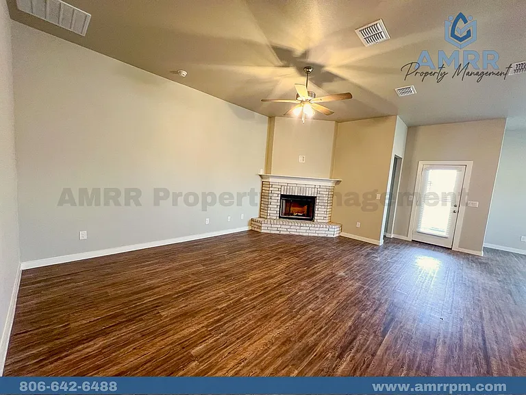 2030 Kenwood Ave — Photo 3