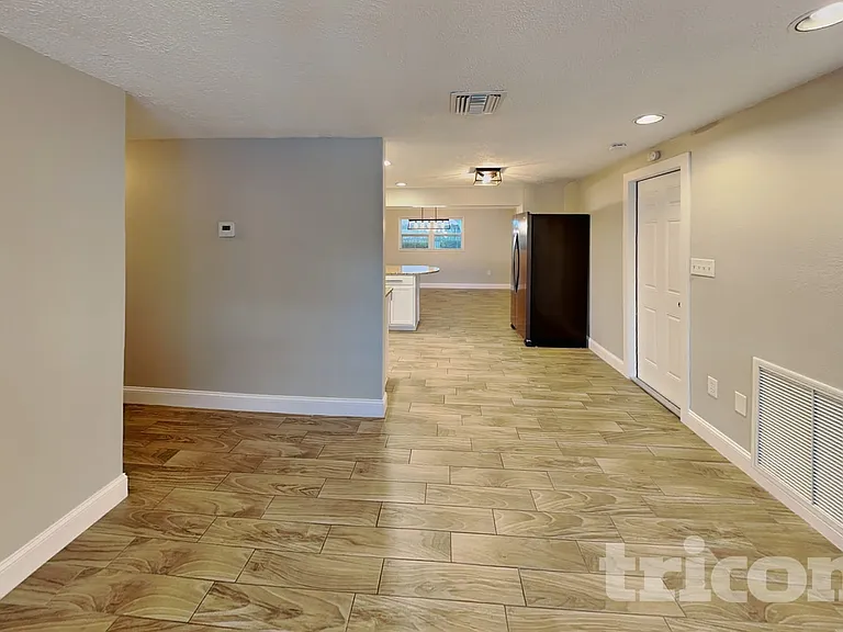 1705 Coppertree Dr — Photo 2