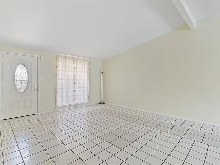 22312 Lasalle Rd — Photo 9