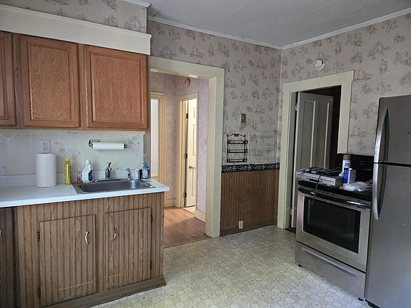 4th image of 36 Cottage Street