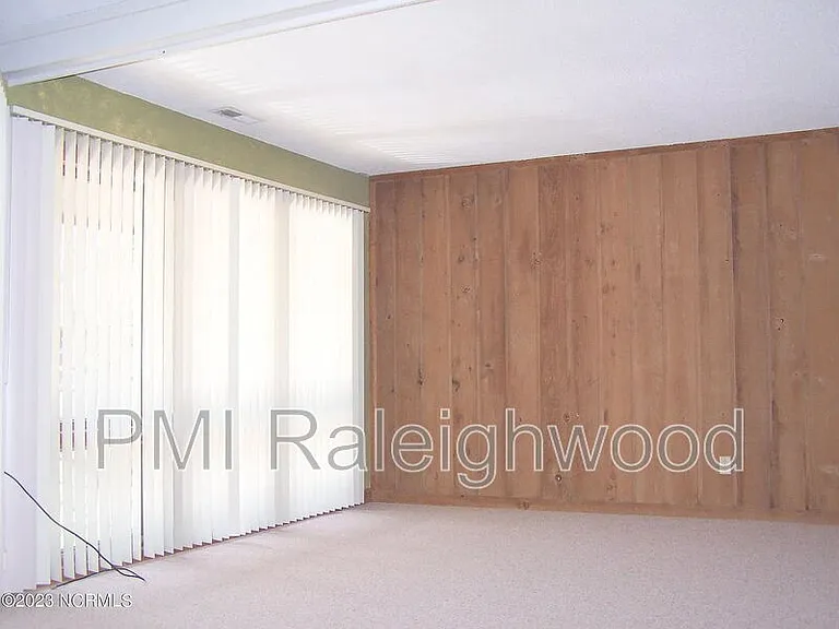 220 Foxkroft Dr — Photo 14