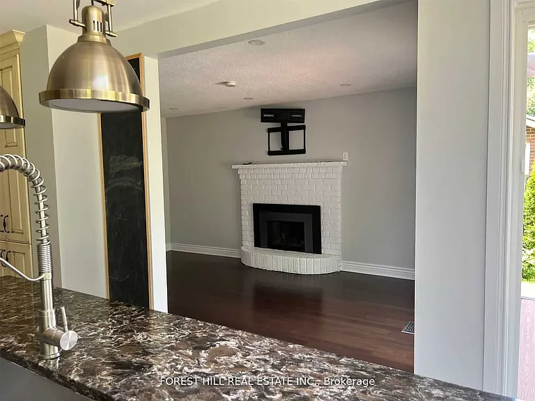 1241 Maple Ridge Dr — Photo 7