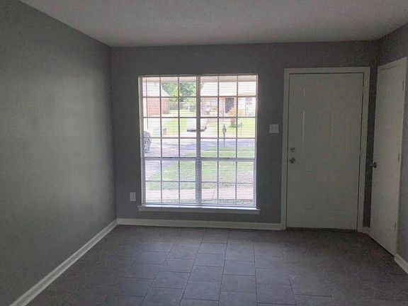 3rd image of 3718 Skylark Dr