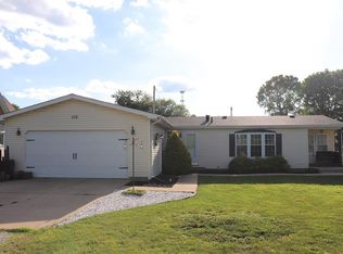 102 S Walnut St, Catlin, IL 61817