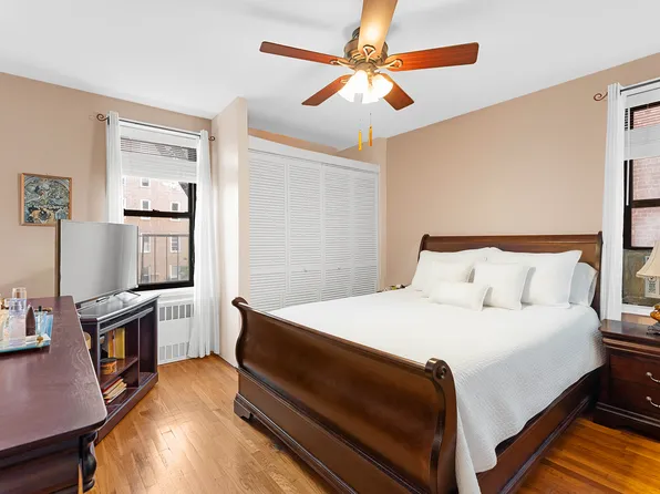 9040 Fort Hamiltn Parkway image 8 of 10