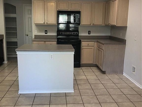 4th image of 1304 Devil Rdg