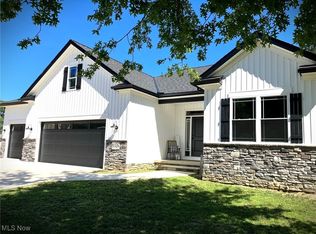 8326 Steeplechase Dr, Mentor, OH 44060