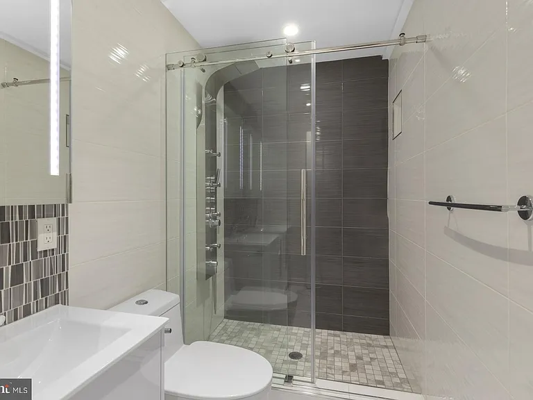 1526 Ridge Ave #1 — Photo 24