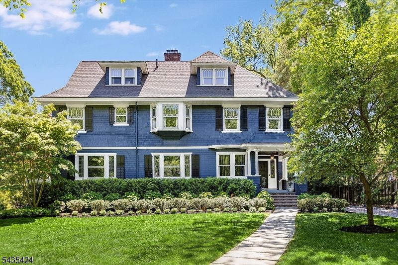1st image of 162 Union St