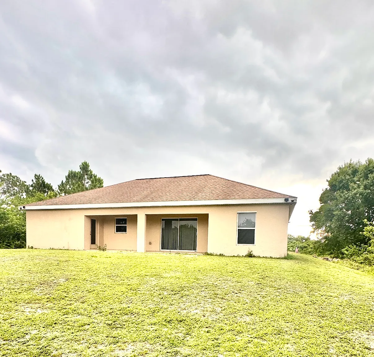 3 bed, $1,900 — Photo 2