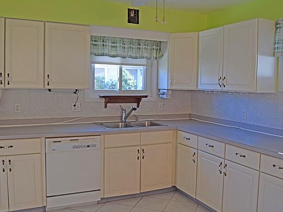 4th image of 35500 Grovewood Dr