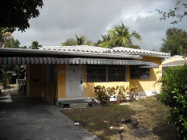 1st image of 805 SE 6th Ct