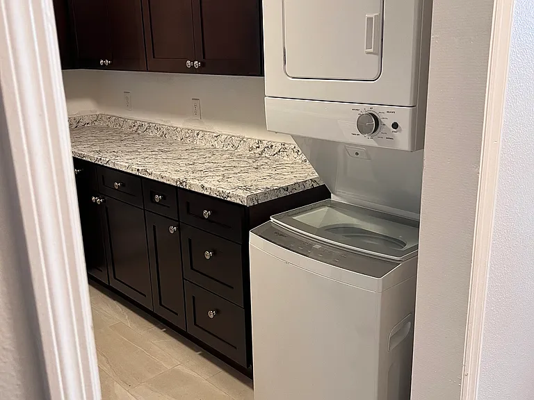 1616 Tropical Ct — Photo 8