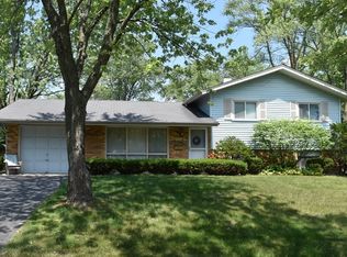 590 Edgemont Ln, Hoffman Estates, IL 60169