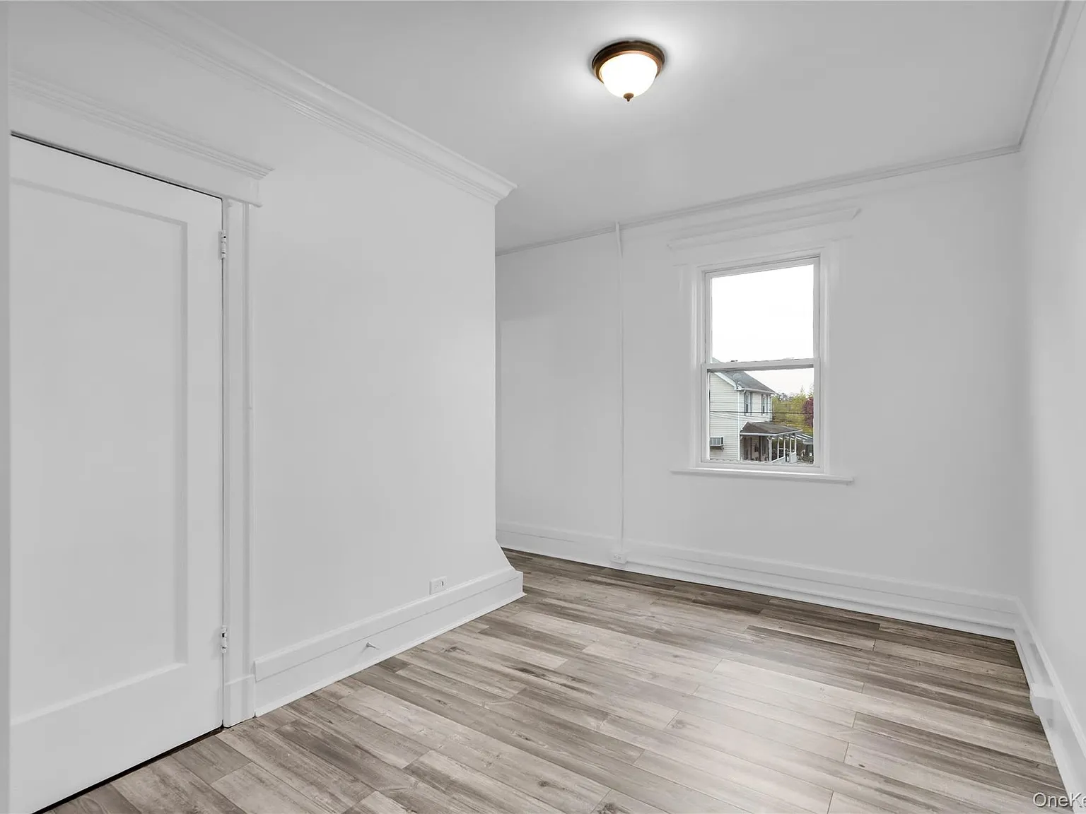 2 bed, 1.0 bath, 2210 sqft, $3,800 — Photo 4