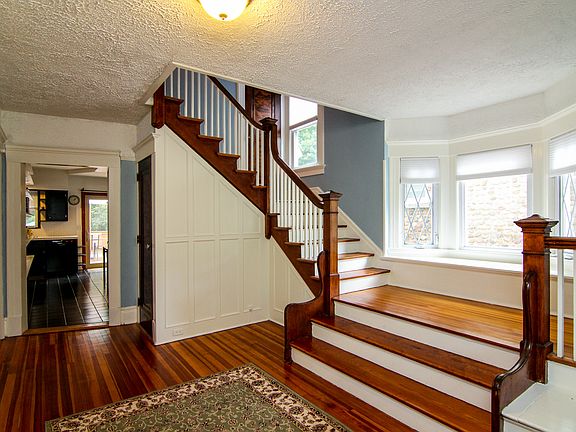 2nd image of 10 Lawrence Ave