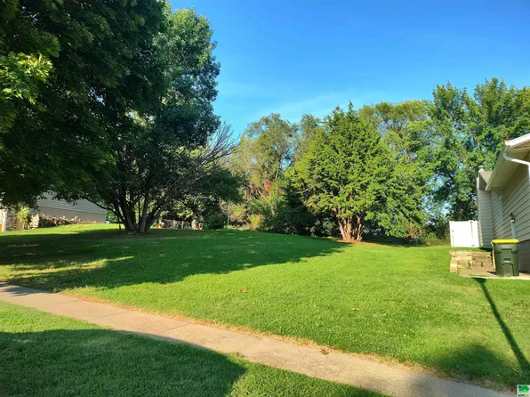 4720 Tyler St, Sioux City, IA 51108