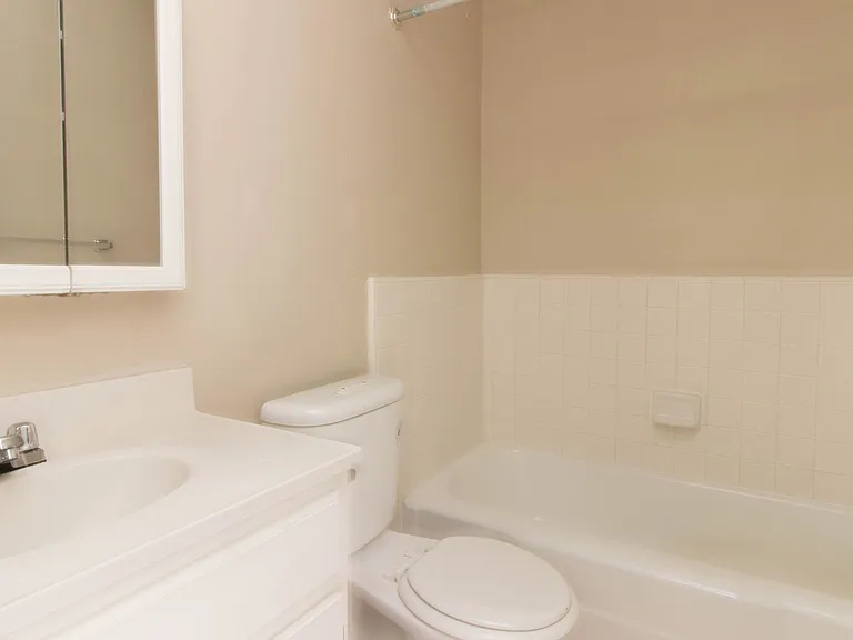645 Lime Ave — Photo 3