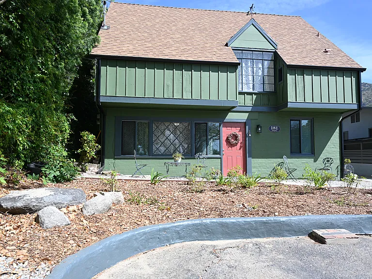 181 E Alegria Ave — Photo 2