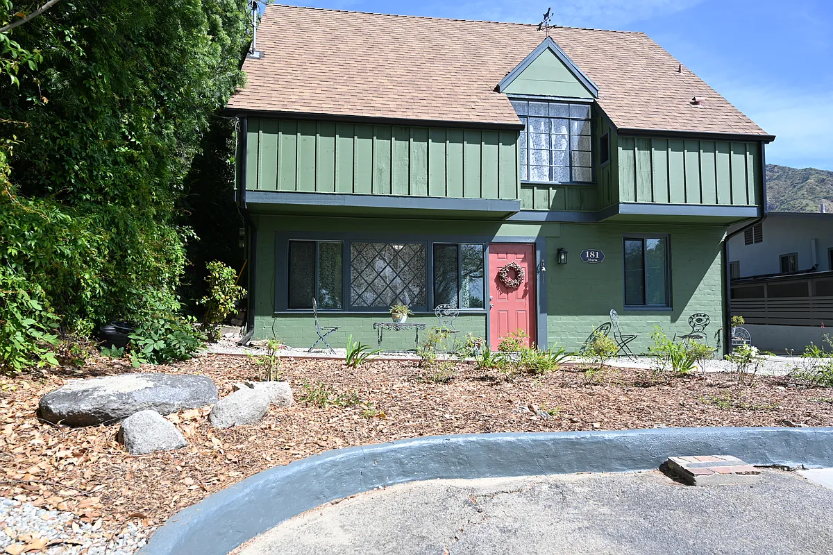 Building Photo - 181 E Alegria Ave