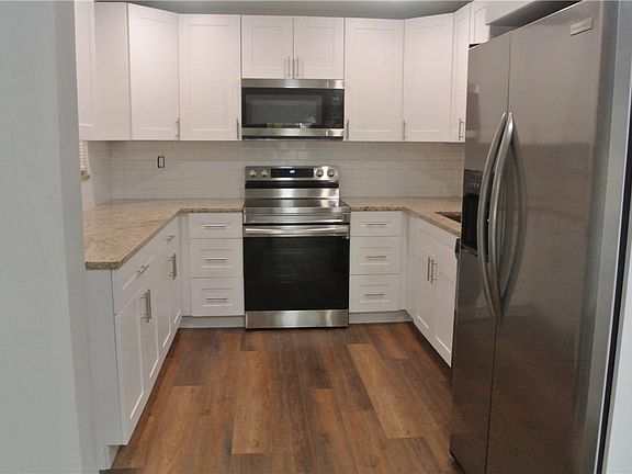 4th image of 10618 Royal Palm Blvd