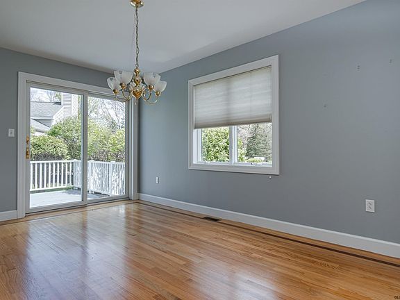 5th image of 19 Pepper Ln