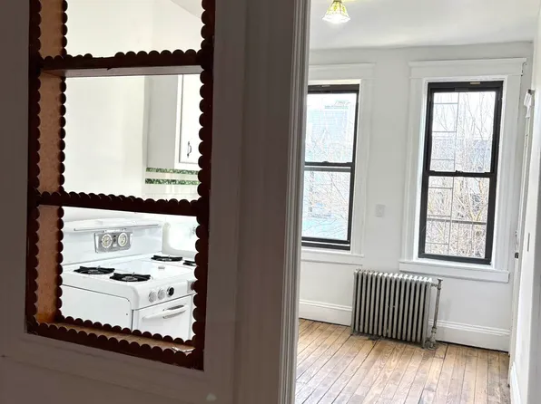 1692 Gates Avenue image 3 of 10