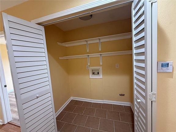 5th image of 3111 Diana St