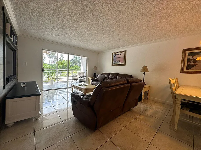 17801 N Bay Rd #212 — Photo 16