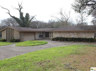 425 Twin Oak Rd, Seguin, TX 78155