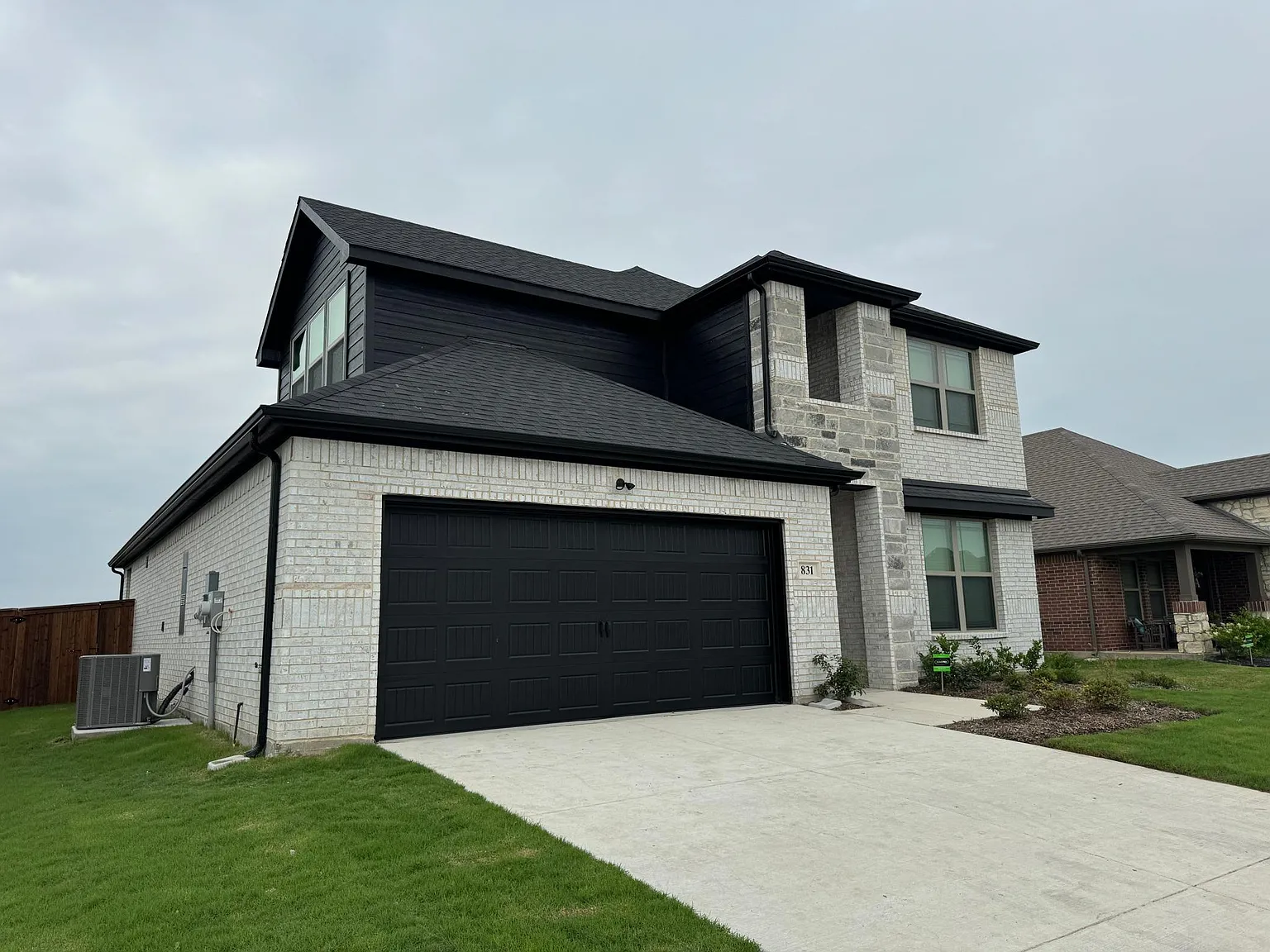 4 bed, 2215 sqft, $2,795 — Photo 2