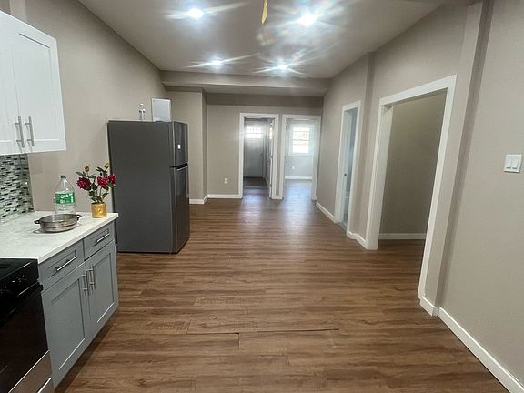 2nd image of 203 12th Ave Floor 2