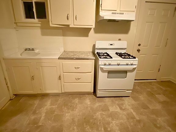 2nd image of 818-20 Oak St APT 2