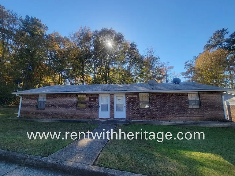 1049 Old Powder Springs Rd SW — Photo 1