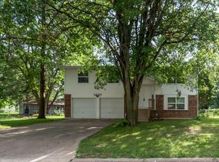 3230 W Countryside Dr, Springfield, MO 65807