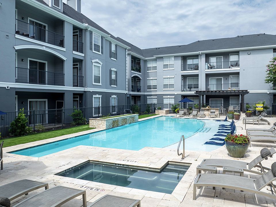Sparkling Swimming Pool