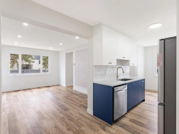224 Callingwood Two NW, Edmonton, AB T5T 1A3
