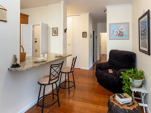 555 Kappock Street 2E image 3 of 19