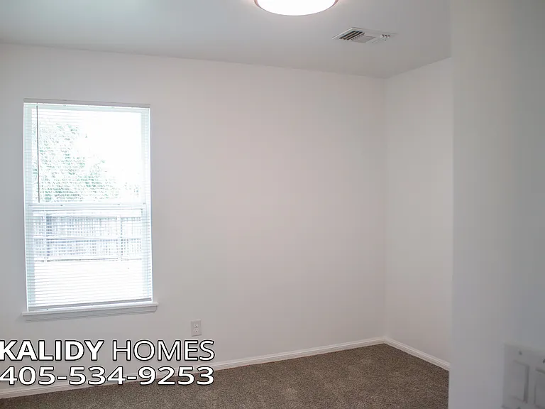 10601 NW 20th St — Photo 8