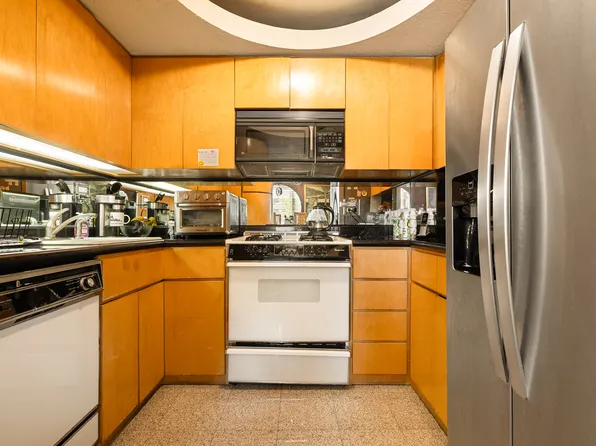 425 East 63rd Street image 20 of 28