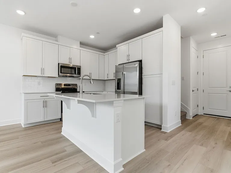 309 Lynwood Station Blvd — Photo 5
