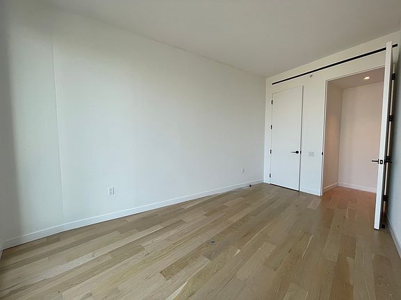 2nd image of 275 Rodney St #1101