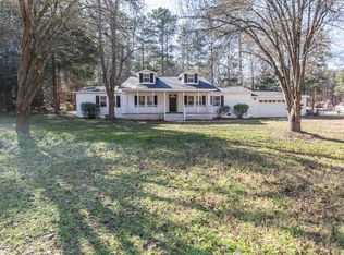 108 Coates Ln, Hodges, SC 29653