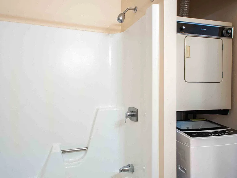 Lincoln Park Apartments and Townhomes — Photo 7