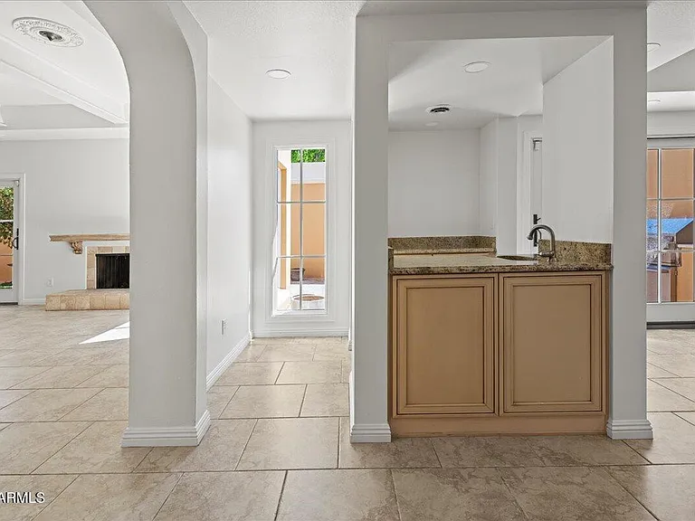 4327 N 69th Way — Photo 8