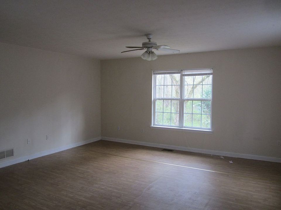2nd image of 122 Fowler Dr