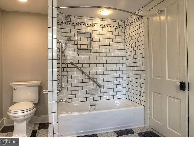 5253 Upper Mountain Rd — Photo 16